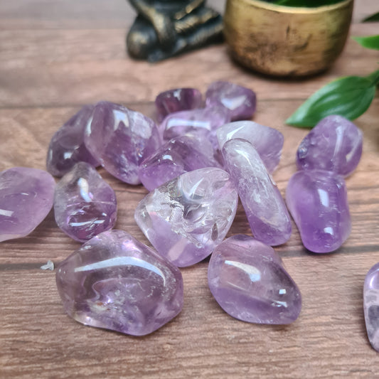 Exploring the Power of Crystals: A Beginner's Guide to Choosing, Programming, and Cleansing